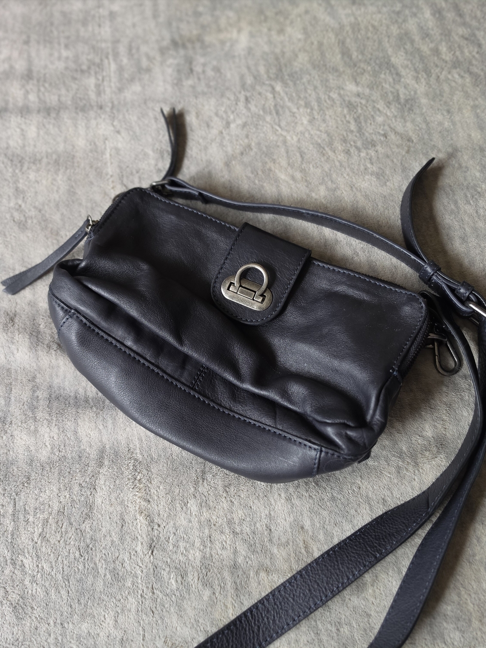Harbour 2nd leather crossbody bag navy blue